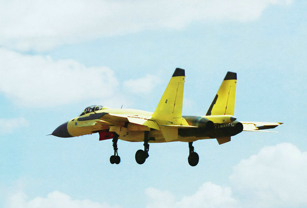 資料圖：國(guó)產(chǎn)殲-15艦載戰(zhàn)機(jī)。
