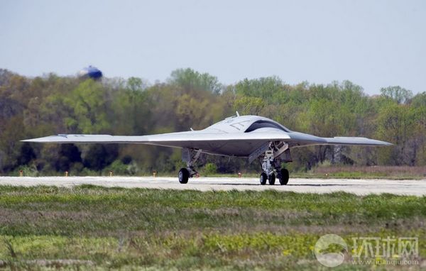 資料圖：X-47B無人機進行飛行測試。