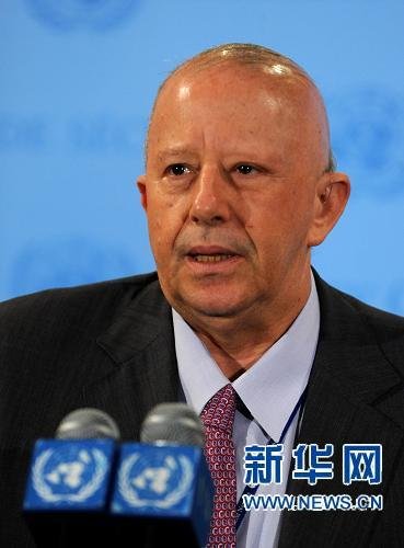 6月4日，聯(lián)合國(guó)安理會(huì)本月輪值主席、墨西哥常駐聯(lián)合國(guó)代表埃萊爾在紐約聯(lián)合國(guó)總部的記者會(huì)上對(duì)媒體發(fā)言。埃萊爾說，安理會(huì)將就“天安”號(hào)事件進(jìn)行磋商。新華社記者 申宏 攝