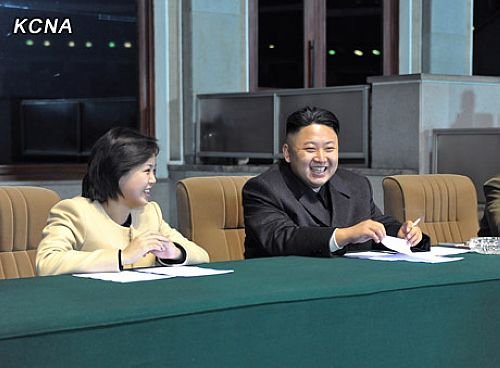 朝鮮最高領(lǐng)導(dǎo)人金正恩10月29日攜夫人李雪主兩次公開亮相。資料圖