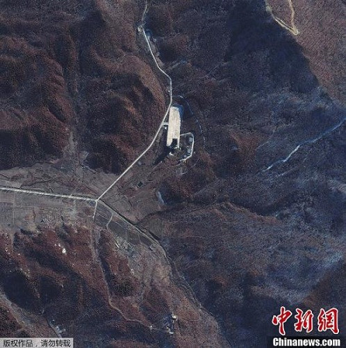 當(dāng)?shù)貢r(shí)間12月1日，朝鮮宇宙空間技術(shù)委員會(huì)發(fā)言人說(shuō)，朝鮮將于本月10日至22日間發(fā)射衛(wèi)星。圖為國(guó)外媒體近日公布的俯瞰朝鮮衛(wèi)星發(fā)射場(chǎng)照片。