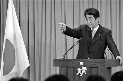 17日，東京自民黨總部大樓，安倍晉三勝選后召開新聞發(fā)布會。