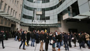 BBC員工舉行12小時(shí)罷工抗議公司繼續(xù)裁員。