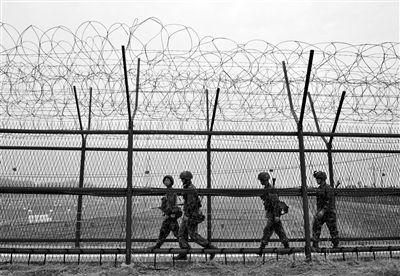 5日，韓國(guó)邊境城市坡州，韓國(guó)士兵在此巡邏，這里距離軍事分界線不遠(yuǎn)。