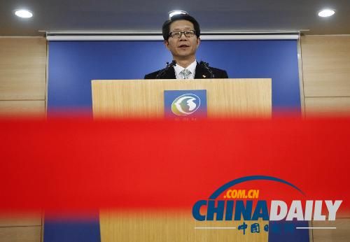 韓國統(tǒng)一部長官柳吉在26日發(fā)表政府聲明說，決定將滯留在開城園區(qū)的韓方人員全部撤回。