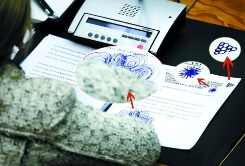 外國(guó)政要“偷閑”范兒：薩科齊開(kāi)會(huì)帶火辣情書(shū)