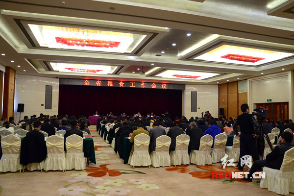2月20日召開的湖南省糧食工作會(huì)議透露，初步統(tǒng)計(jì)，2013年全省糧油加工業(yè)總產(chǎn)值達(dá)到1139.2億元，比上年增加72.1億元。