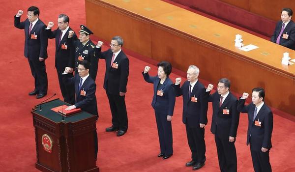 國務院副總理、國務委員、秘書長進行憲法宣誓