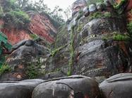 （今日關(guān)注·樂山大佛“體檢”·圖文互動）（1）樂山大佛新世紀(jì)最大規(guī)?！绑w檢”觸達(dá)核心區(qū)域
