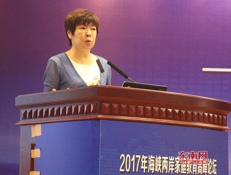 3、北京師范大學(xué)教授于丹發(fā)表主旨演講.jpg