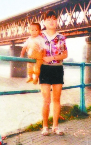 皮興娣母子照片。