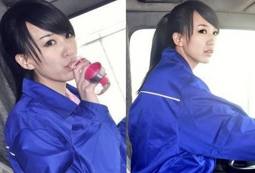 最美司機(jī)“藍(lán)領(lǐng)妹”：美女就是美女，簡(jiǎn)單的藍(lán)色工作服照樣時(shí)尚性感，相貌清純，扎著干練的馬尾，這就是最美司機(jī)“藍(lán)領(lǐng)妹”。 