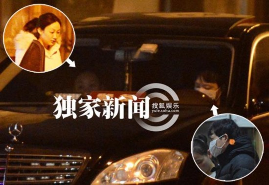 說(shuō)到王力宏，不得不提李云迪。而李云迪的戀情也處在穩(wěn)定甜蜜狀態(tài)。李云迪與王力宏同天公布女友被傳為佳話，可歌可泣的是兩人的女友是校友，好神奇。李云迪宣稱(chēng)女友田霏畢業(yè)于哥倫比亞大學(xué)，但網(wǎng)友發(fā)現(xiàn)田霏所在巴納德學(xué)院是三流學(xué)校。