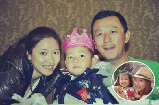 “爸爸”郭濤也帶著兒子火了一把，而小石頭哥哥也是憨厚可愛(ài)，在節(jié)目上無(wú)意中透露出家有親妹，但對(duì)此郭濤毫無(wú)遮掩，轉(zhuǎn)身就承認(rèn)了自己還有個(gè)小女兒，太太李燃在家做全職太太，照顧兩個(gè)孩子，想必是無(wú)應(yīng)對(duì)“超生”的煩惱。