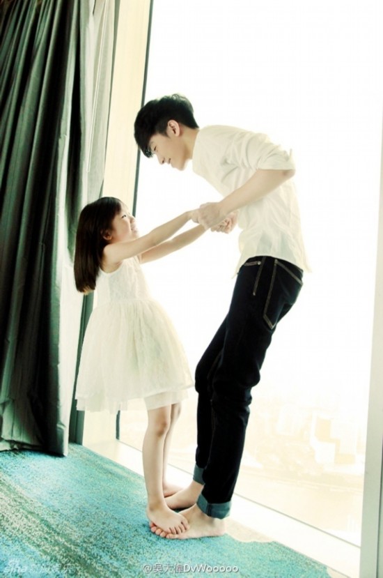 18歲最萌年齡差兄妹走紅 哥哥帥氣妹妹賣(mài)萌