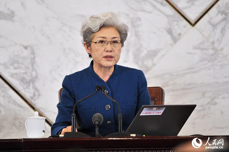 全國人大會議女發(fā)言人傅瑩。人民網(wǎng)記者 于凱 攝影
