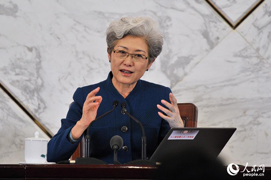 全國人大會議女發(fā)言人傅瑩。人民網(wǎng)記者 于凱 攝影
