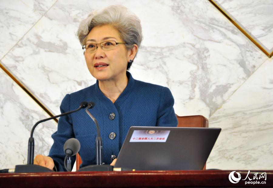 全國人大會議女發(fā)言人傅瑩。人民網(wǎng)記者 于凱 攝影