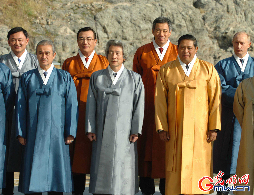 最炫民族風(fēng)！盤點(diǎn)歷年APEC峰會領(lǐng)導(dǎo)人特色服裝秀