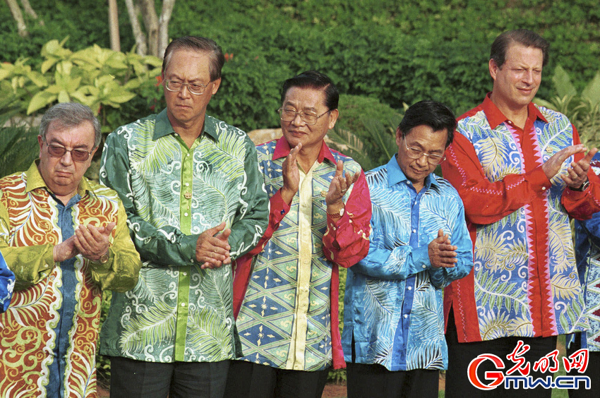 最炫民族風(fēng)！盤點(diǎn)歷年APEC峰會領(lǐng)導(dǎo)人特色服裝秀