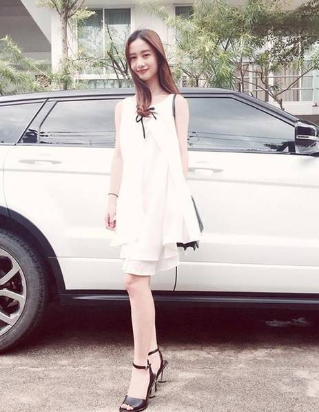 越南大學(xué)?；滩杳米呒t 高顏值似Anglebaby
