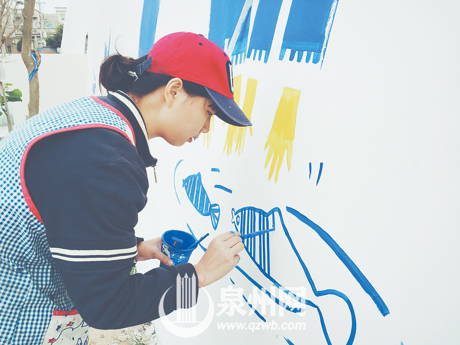 90后插畫(huà)師街邊墻繪　惠安女化身26個(gè)字母(組圖)