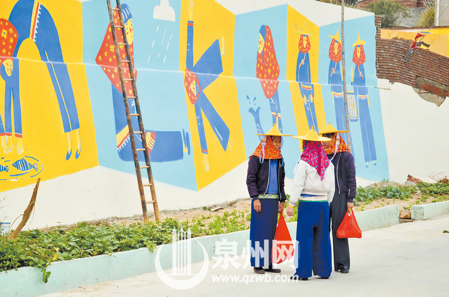 90后插畫(huà)師街邊墻繪　惠安女化身26個(gè)字母(組圖)