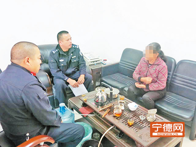 男孩的母親前來(lái)致謝。